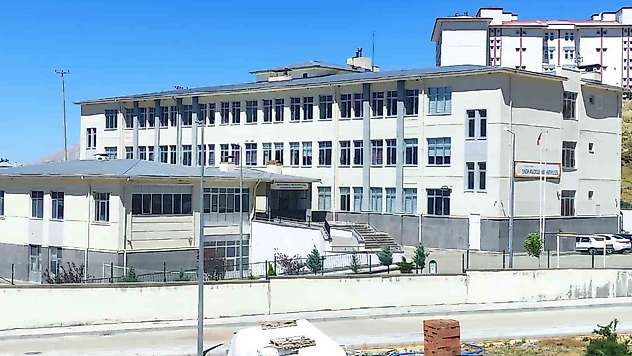 Okulda hem elektrik hem de sular yok
