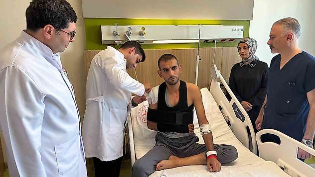 Omuzdaki kıkırdak hasarı dizden alınan sağlıklı kıkırdak ve kemik dokusuyla onarıldı