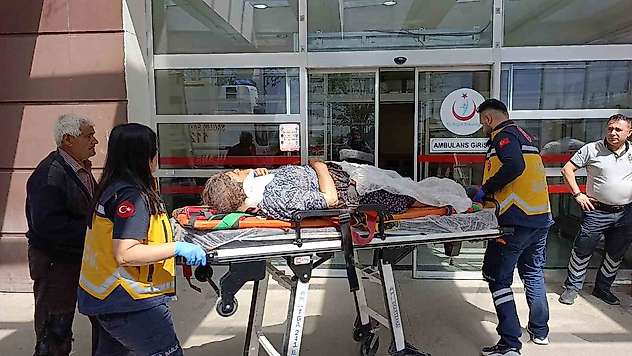 Önce yolcu düştü, sonra motosiklet devrildi: 2 yaralı