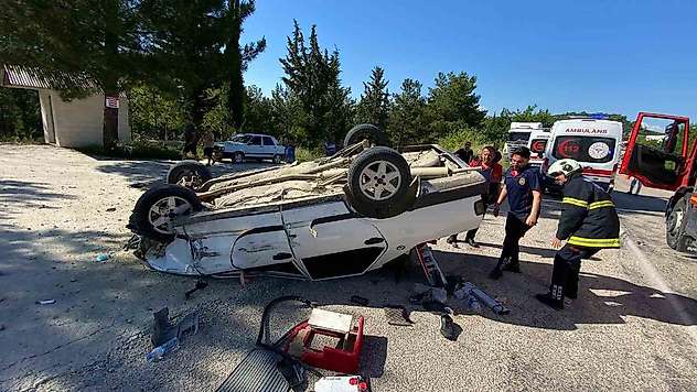 Osmaniye'de kontrolden çıkan araç takla attı: 2 yaralı
