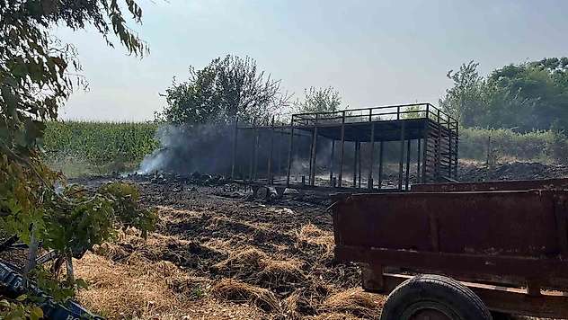Osmaniye'de malzeme deposu alevlere teslim oldu