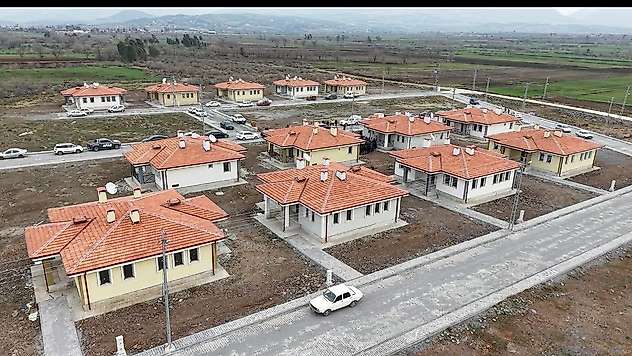 Osmaniye'de yapımı tamamlanan köy evleri hak sahiplerine teslim edildi