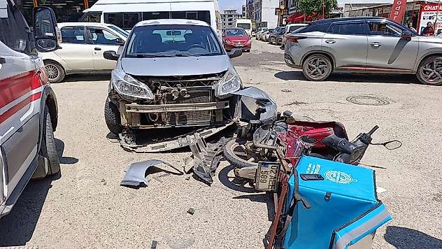 Otomobil ile motosiklet çarpıştı: 1 yaralı