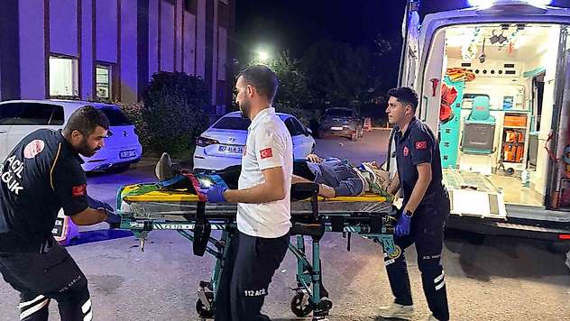 Otomobil uçuruma yuvarlandı: 4 yaralı