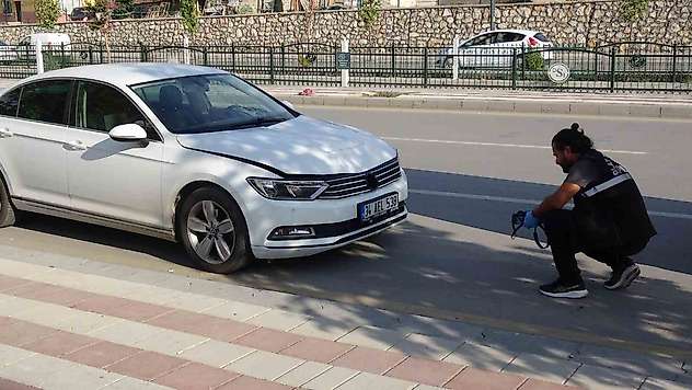 Otomobilin çarptığı yaşlı adam ağır yaralandı