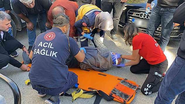 Adıyaman'da yolun karşı tarafına geçmeyen yayaya otomobil çarptı