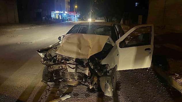Adıyaman'da park halindeki otomobile arkadan çarptı