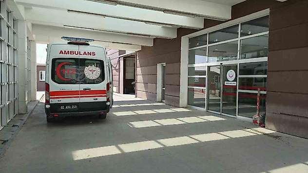 Parkta dengesini kaybeden kişi demire çarparak yaralandı