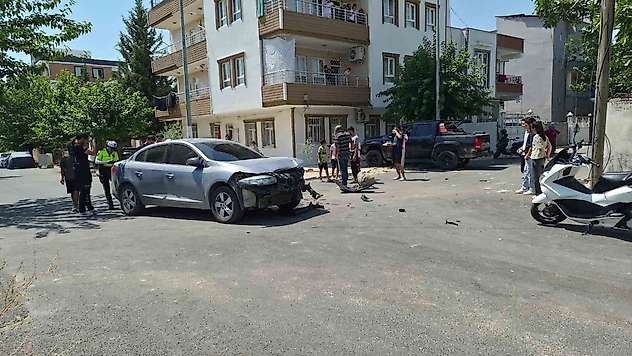 Pikap ile otomobil çarpıştı: 1 yaralı