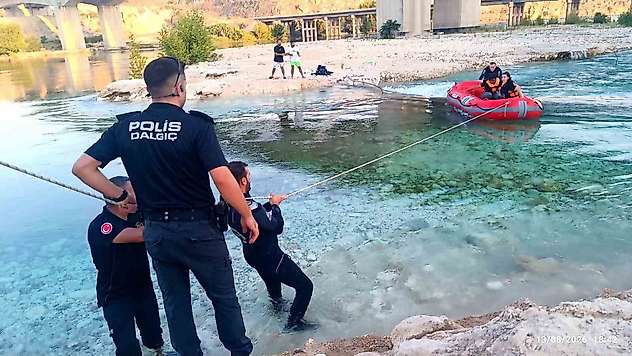 Piknik yaparken köprü altında mahsur kalan 6 kişi kurtarıldı