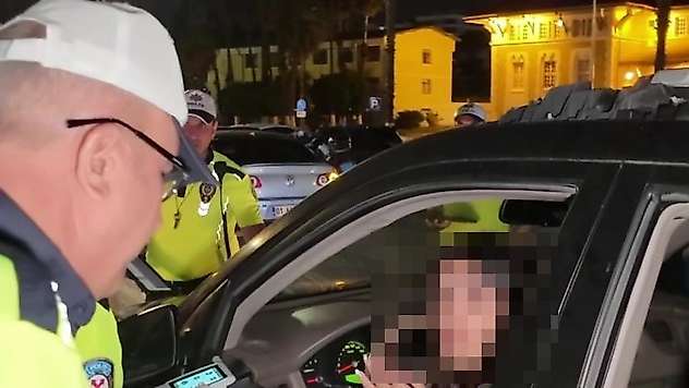 Polisi ezmeye çalıştığı iddia edilen yabancı uyruklu sürücü tutuklandı