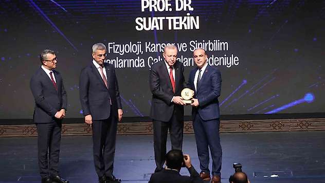 Prof. Dr. Suat Tekin'e TÜSEB Aziz Sancar teşvik ödülü