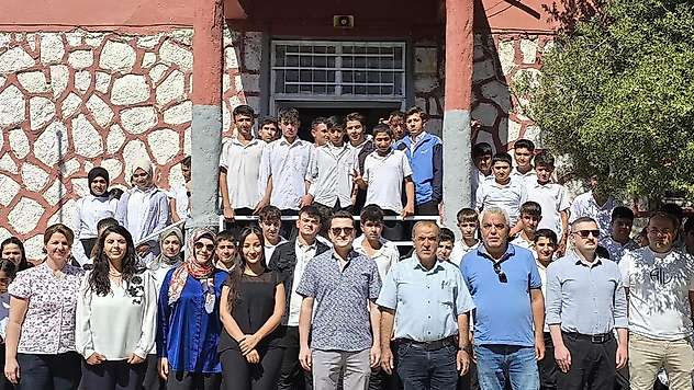 Psikolog Demirel, Kariyer Günü etkinliğinde öğrencileriyle bir araya geldi