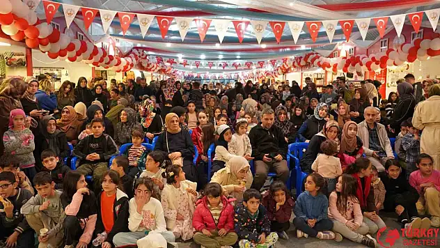 Ramazan Çarşısı'nda minik öğrencilerden duygusal etkinlik