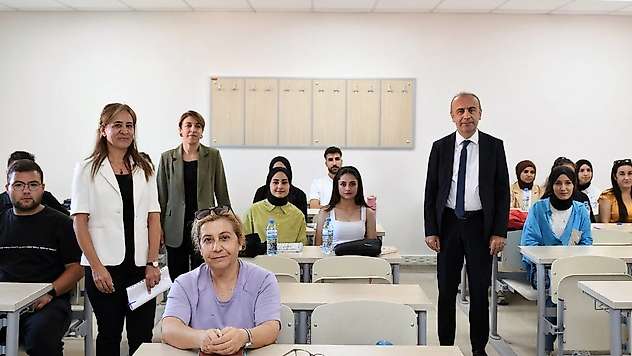 Rektör Keleş, gastronomi ve mutfak sanatları bölümü öğrencilerini ziyaret etti
