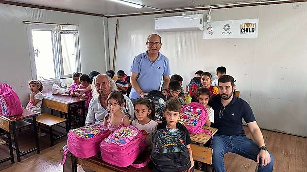 Rotary'den çocuklara çanta hediyesi