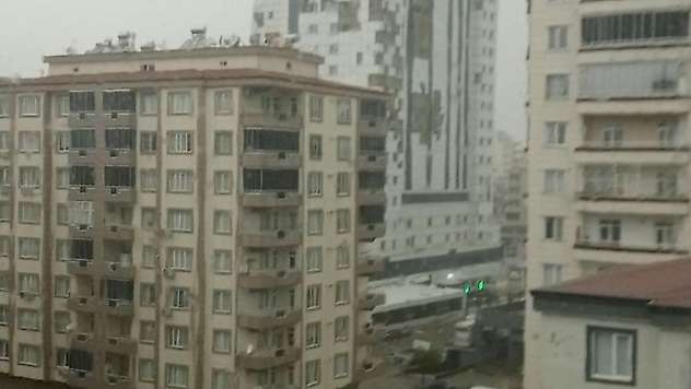 Sağanak ve fırtına Bossan Hastanesine büyük zarar verdi