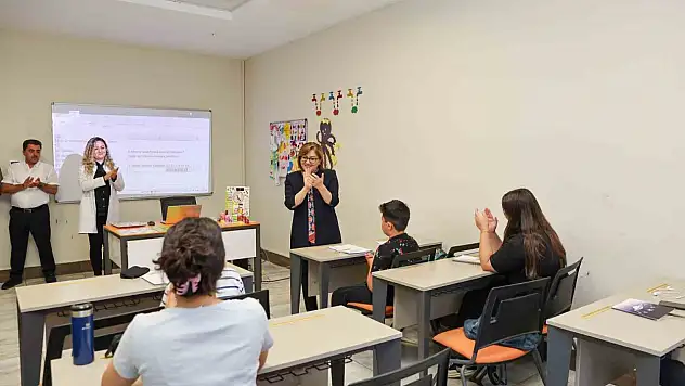 Şahin, GASMEK'te eğitim alan öğrencilerin yeteneklerini ilgiyle izledi