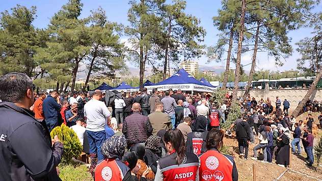 Saldırıda hayatını kaybeden 4 sınıf arkadaşı yan yana toprağa verildi