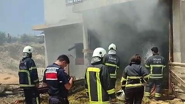 Saman balyaları alevlere teslim oldu
