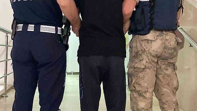 Şanlıurfa'da kesinleşmiş hapis cezası bulunan 2 hükümlü yakalandı