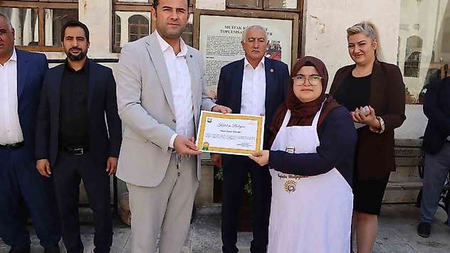 Şanlıurfa'da yöresel yemek eğitimi alan kursiyerlere sertifika verildi