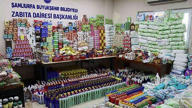 Şanlıurfa'da zabıta, market raflarını mercek altına aldı