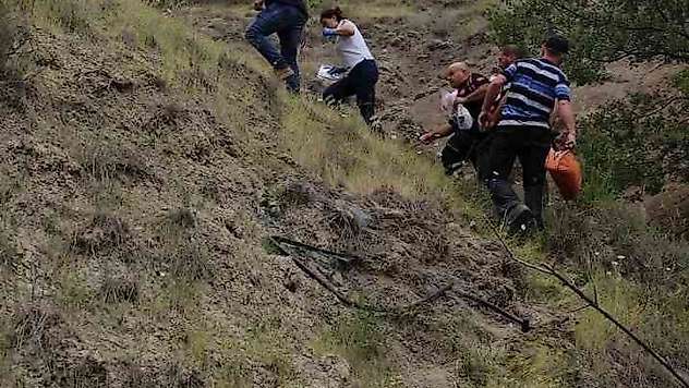 Şarampole devrilen traktörün altında kalan sürücü hayatını kaybetti