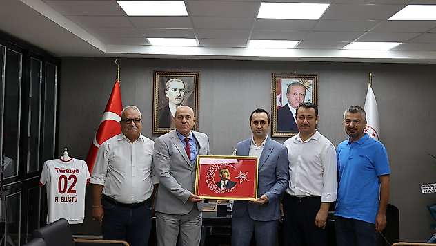 Seçilmiş'ten Elüstü'ne ziyaret