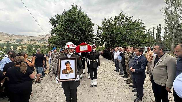 Şehit Kemal Demirbaş'ın naaşı 26 yıl sonra aile mezarlığına nakledildi