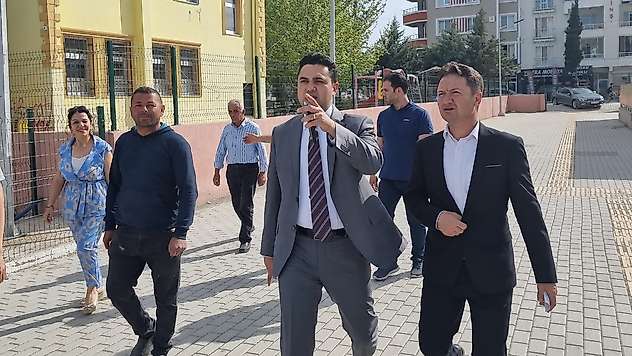 Şehit Mikdat Sümer Ortaokulu bina girişine sundurma yapıldı