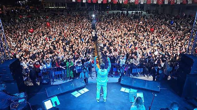 Sinan Akçıl, Şarkılarıyla Unutulmaz Bir Gece Yaşattı