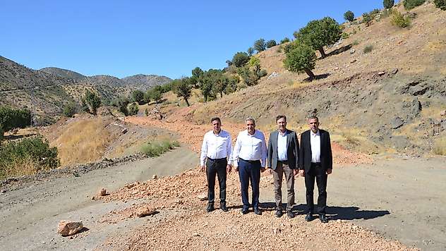 Sincik Çelikhan Grup yolunda asfalt çalışması başladı