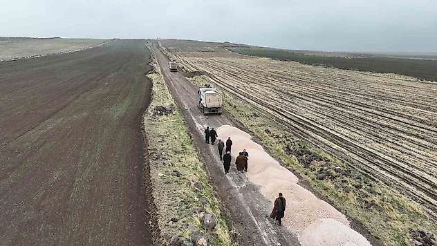 Siverek kırsalındaki yolları büyükşehir yapıyor