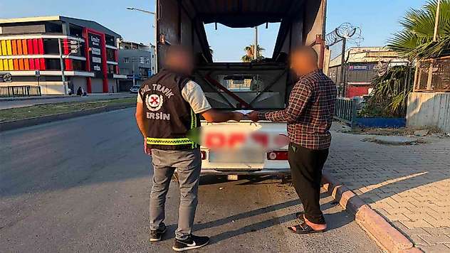 Sosyal medyadaki görüntüler ihbar oldu, kamyonet sürücüsüne ceza kesildi