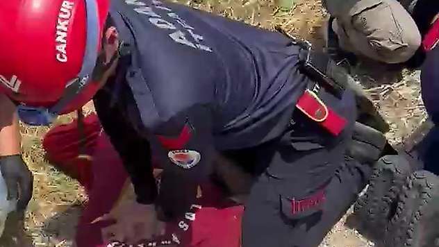 Sulama kanalına devrilen otomobildeki anne ve oğlu hayatını kaybetti