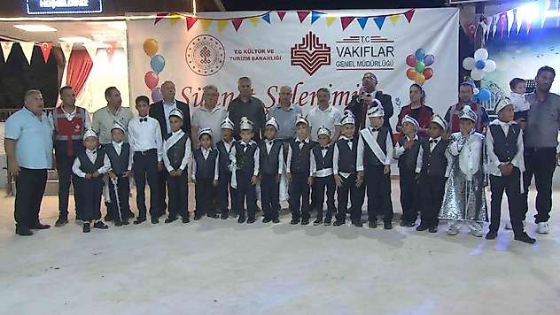 Adıyaman'da 20 çocuk sünnet şöleninde eğlendikten sonra sünnet oldu