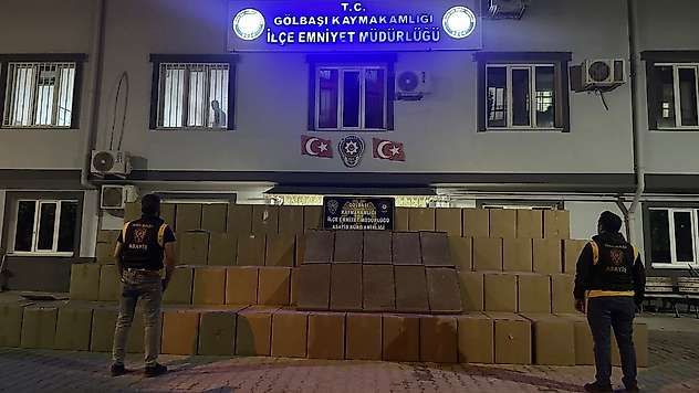 Şüpheli tırda 5,5 milyon adet bandrolsüz sigara ele geçirildi