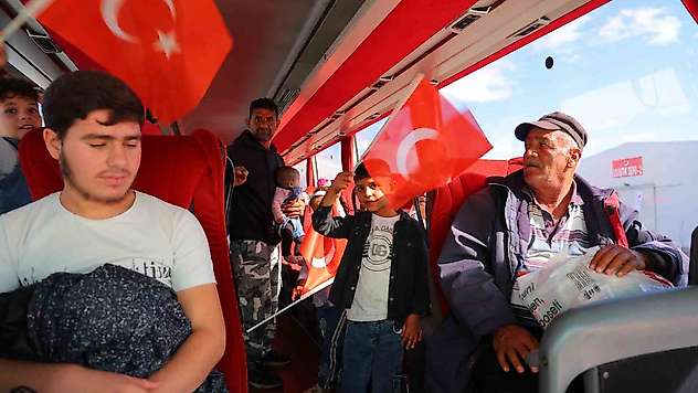 Suriyelilerin  ülkelerine geri dönüşü sürüyor