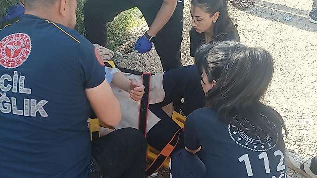 Takla atan otomobildeki 2 kişi yaralandı