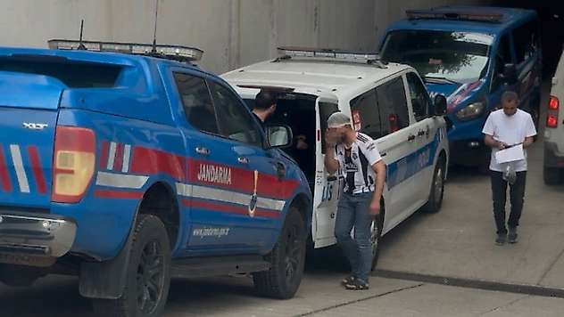 Taksiciyi rehin alıp polise ateş eden zanlı tutuklandı