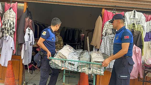 Tarsus Belediyesi'nden kaldırım işgallerine sıkı denetim