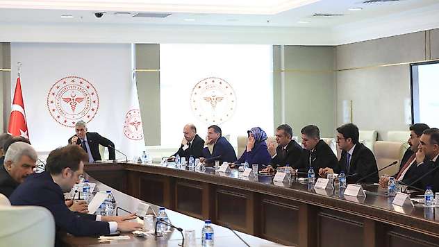 TBMM Sağlık komisyonu heyetinden bakan Memişoğlu'na ziyaret