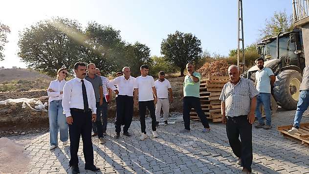 Teğmenli Köyü yolları kilitli parke taşıyla döşeniyor