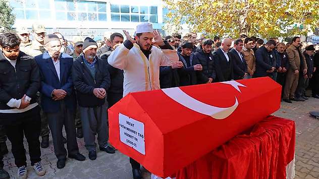 Terhis olduktan 5 gün sonra vefat eden genç son yolculuğuna uğurlandı