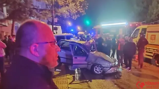 Ters yönden gelen araç kazaya sebep oldu: 2'si çocuk 5 yaralı