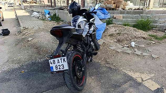 Ticari taksiyle çarpışan motosiklet sürücüsü yaralandı