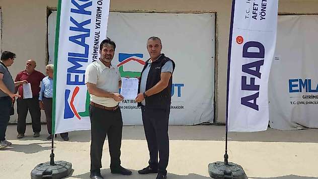 Toplu konut alanlarında yapılan iş yerleri teslim edildi