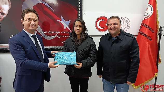Torun'dan hikaye yarışmasının birincisine tablet