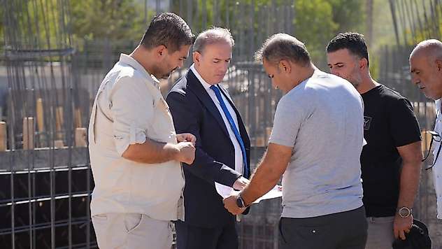 Tosun, Siteler mahallesinde yapımı devam okulda incelemede bulundu